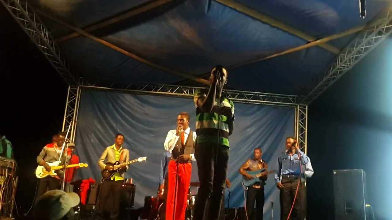 MALVIN CHIMBETU FT TRYSON CHIMBETU LIVE IN KADOMA ODDSEY NIGHT CLUB
