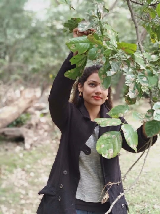 Aaj lagta hai main hawaon mein