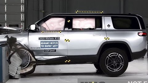 2025 Rivian R1S updated moderate overlap crash test (extended footage)