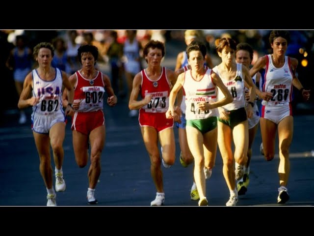 Maratona De Corrida Feminina. Mulher Campeã Atleta Superior Homens. Corrida  Desportiva Filme - Vídeo de campeonato, torneio: 280273460