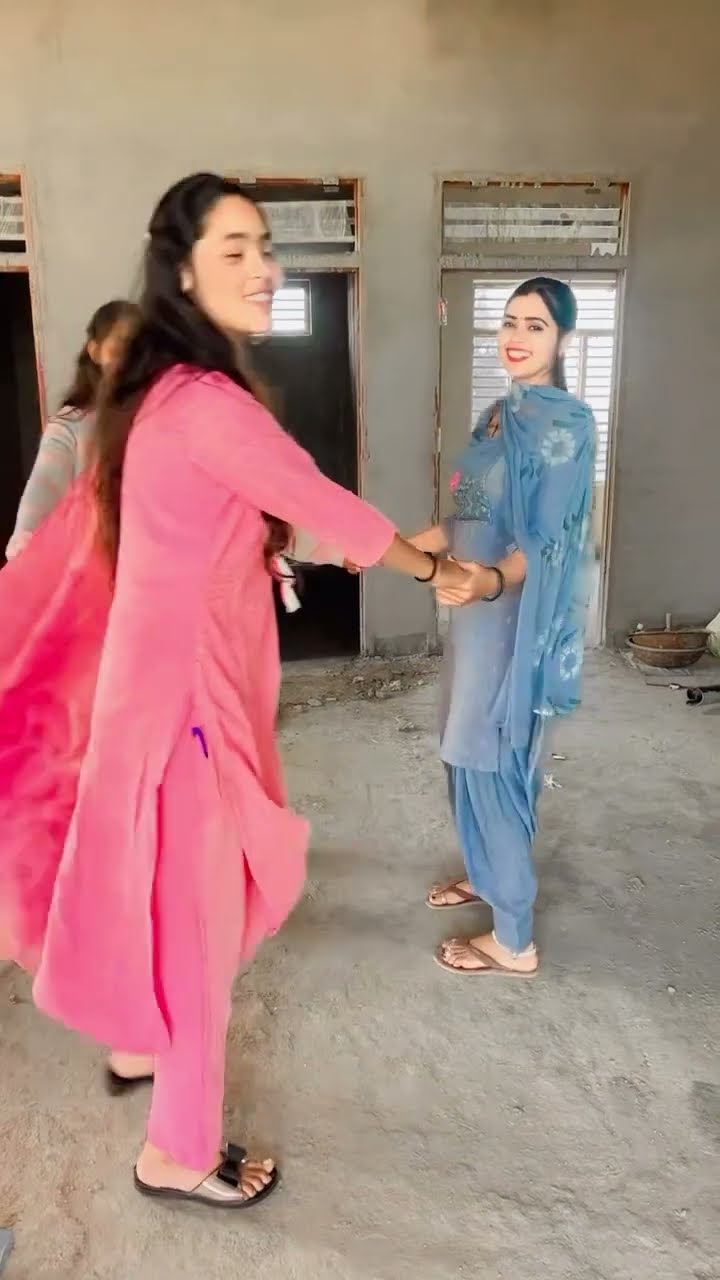 तीनो में कोन सुन्दर dance कर रही है #dance #meenu #trending #ytshorts