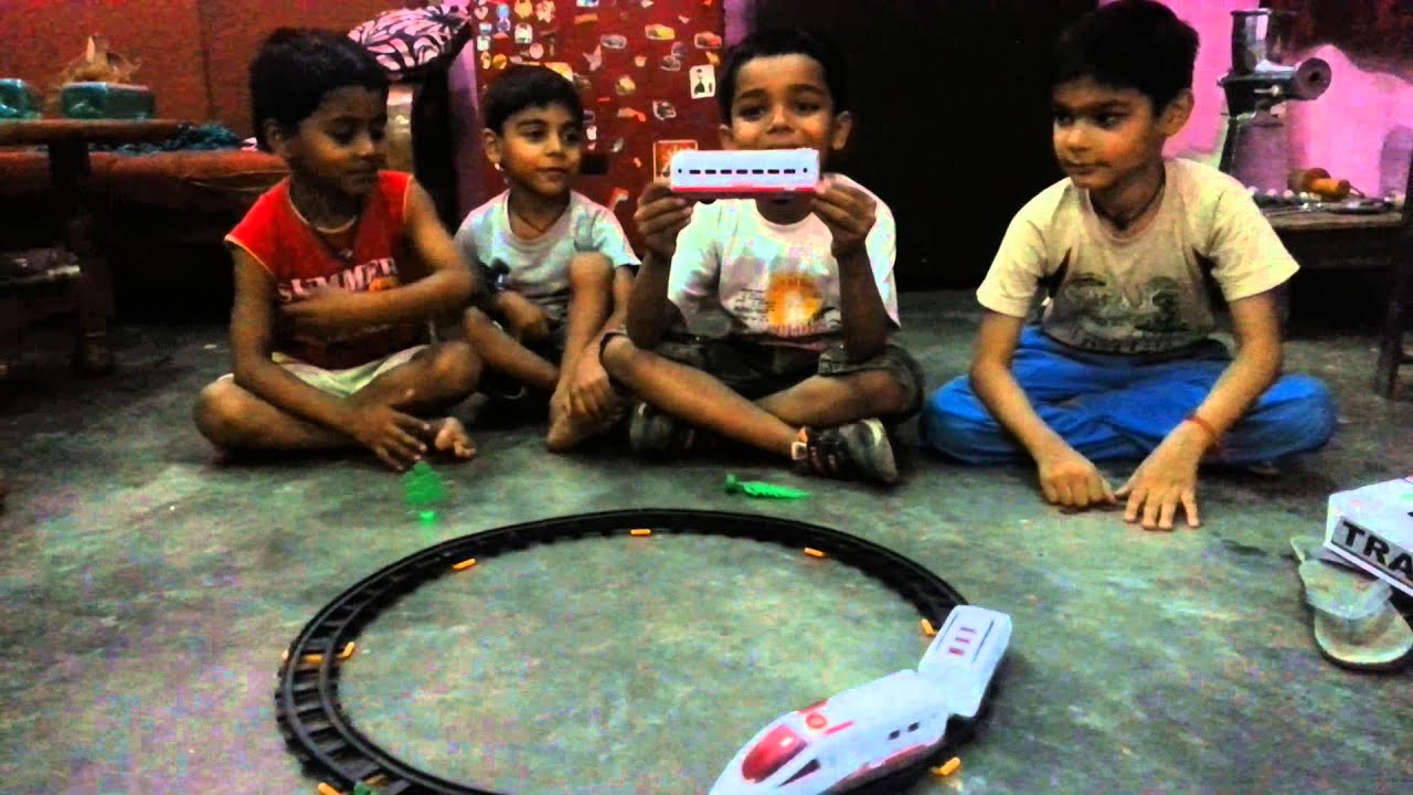 20130421_183215-Aaptakaam Playing (2)