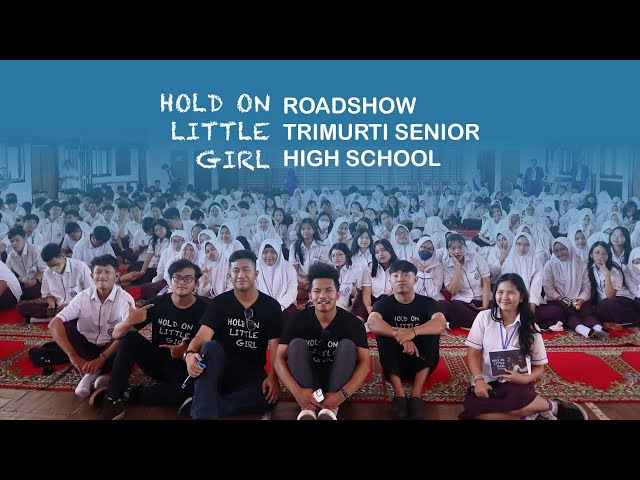 ROADSHOW FILM HOLD ON LITTLE GIRL DI SMA TRIMURTI SURABAYA class=