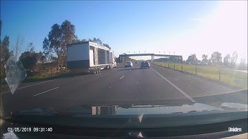 Dashcam M3, Victoria, Australia.  Shed load from Truck.