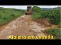 Atoleiro em estrada recuperação rachão e bgs motoniveladora 120k/patrol/motorgrader/niveleuse/rolo