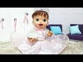 BABY ALIVE SARA COMILONA SE ARRUMANDO PARA O CASAMENTO!BABY ALIVE DAMA DE HONRA!