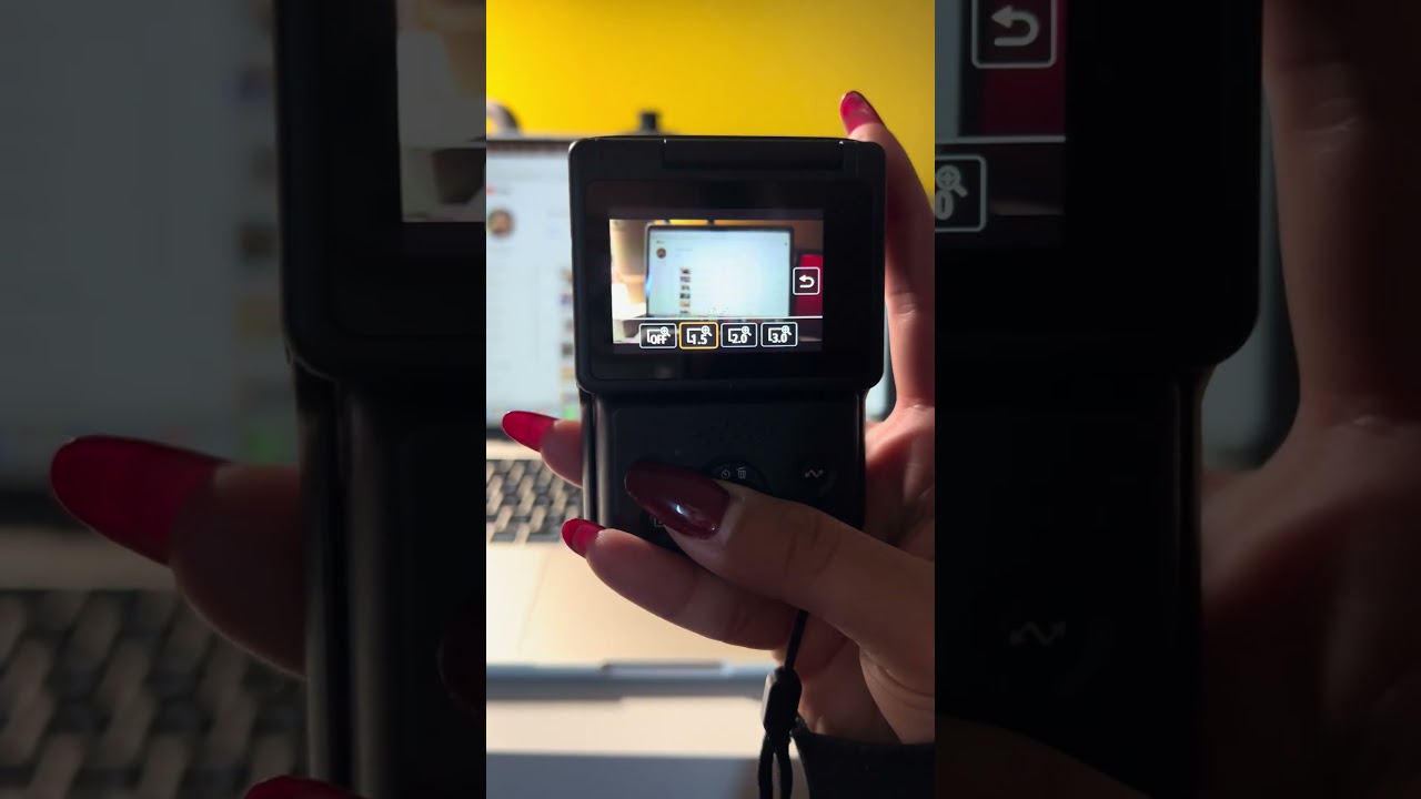 CANON POWERSHOT V10 ZOOM-IN 