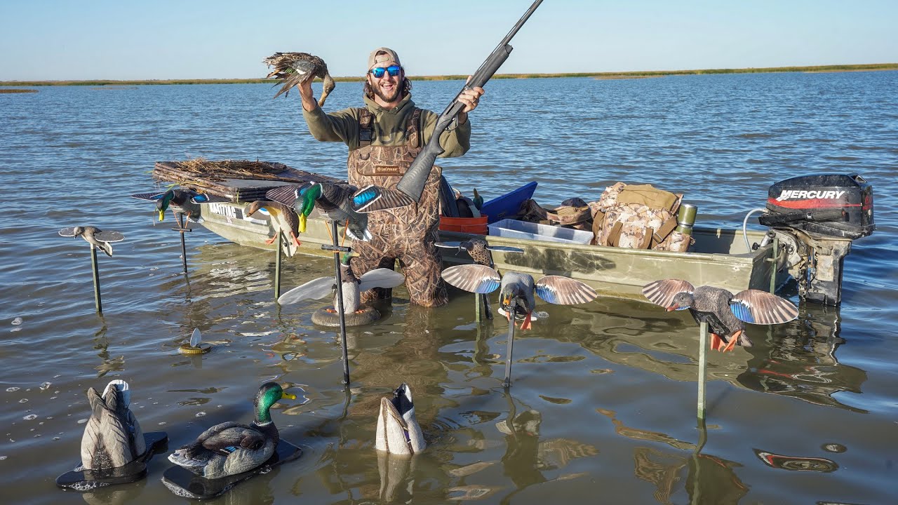 Electric Decoys Only Public Wetland Duck Hunt Challenge!! - YouTube
