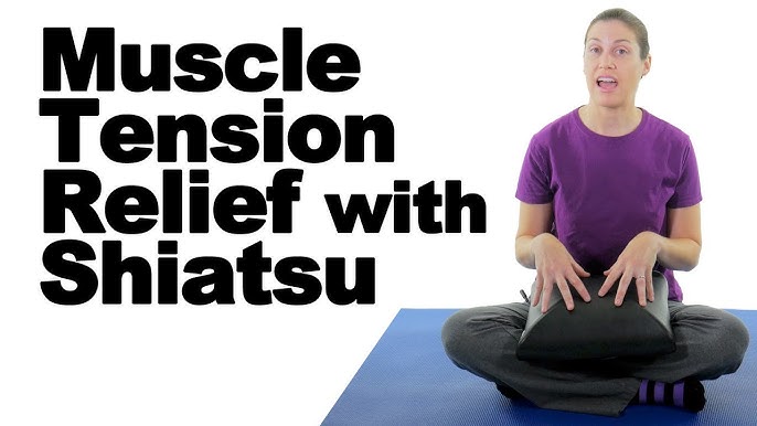 Pain therapist Simon Gilljohann presents the medisana Contour Shiatsu  massage pillow CL 300 - YouTube