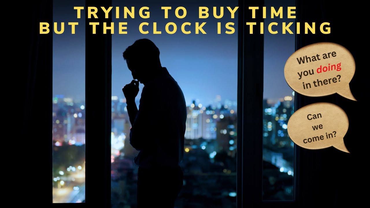 Этот человек хочет уйти, нервничает и боится, пытаясь успокоить этих людей.