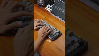 Unboxing Keyboard BEHEMOTH K724. Udah 3 koneksi, desain gradient grey, ada display nya juga.