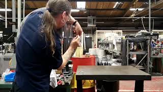 Assembling an Eiffel Tower beacon shutter (time lapse).