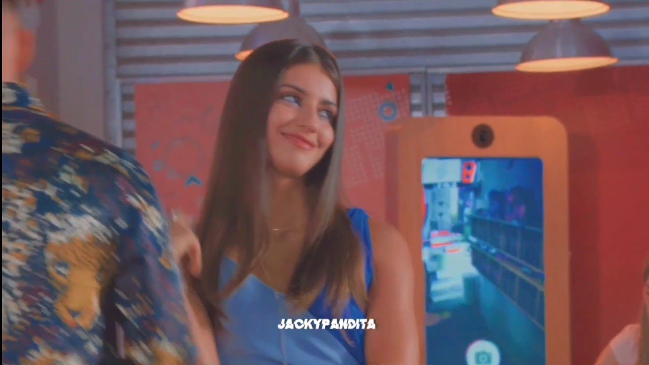 Danna Paola - Mala Fama || Bia [Bia Un Mundo Al Revés]