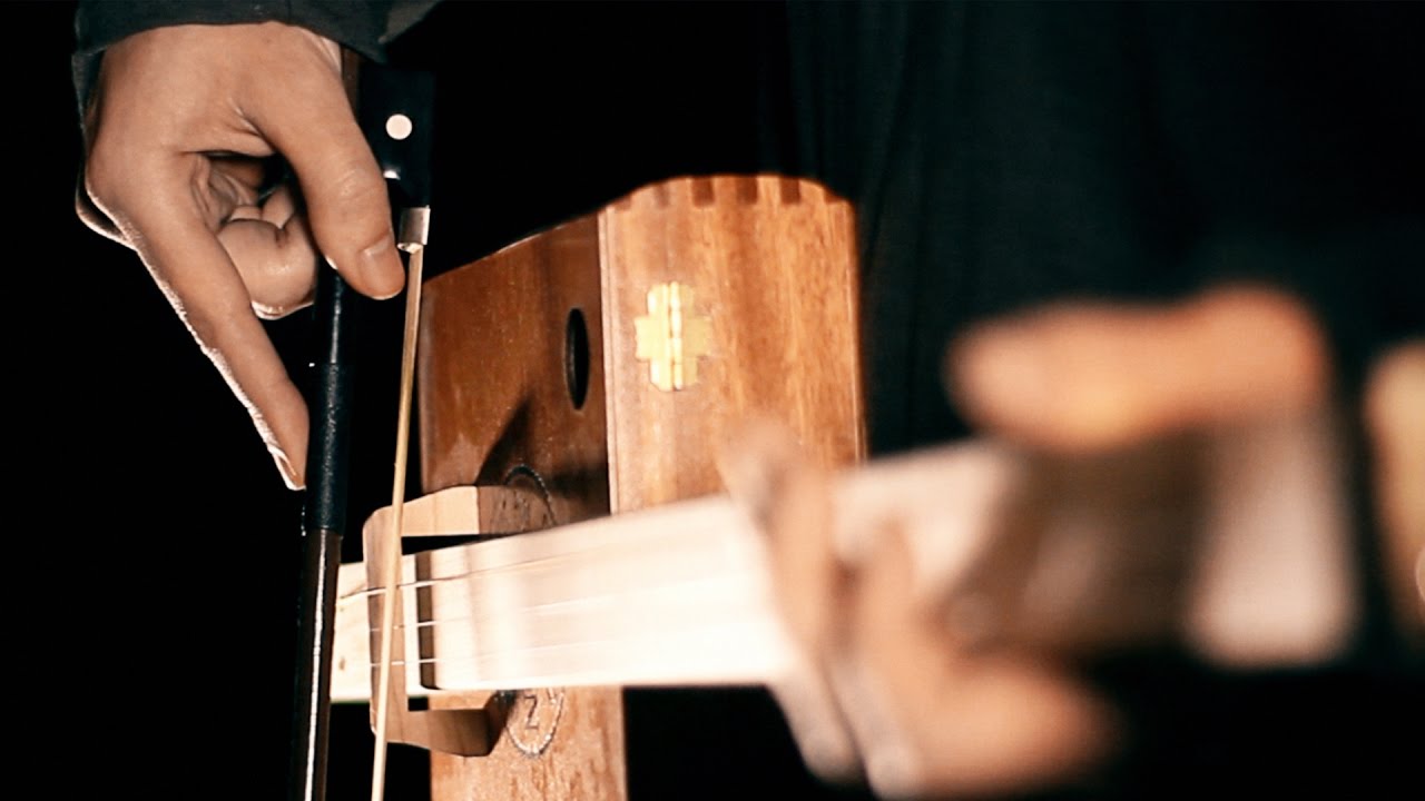 Arrows of Apollo Bowing acoustic guitar and other experimental sounds