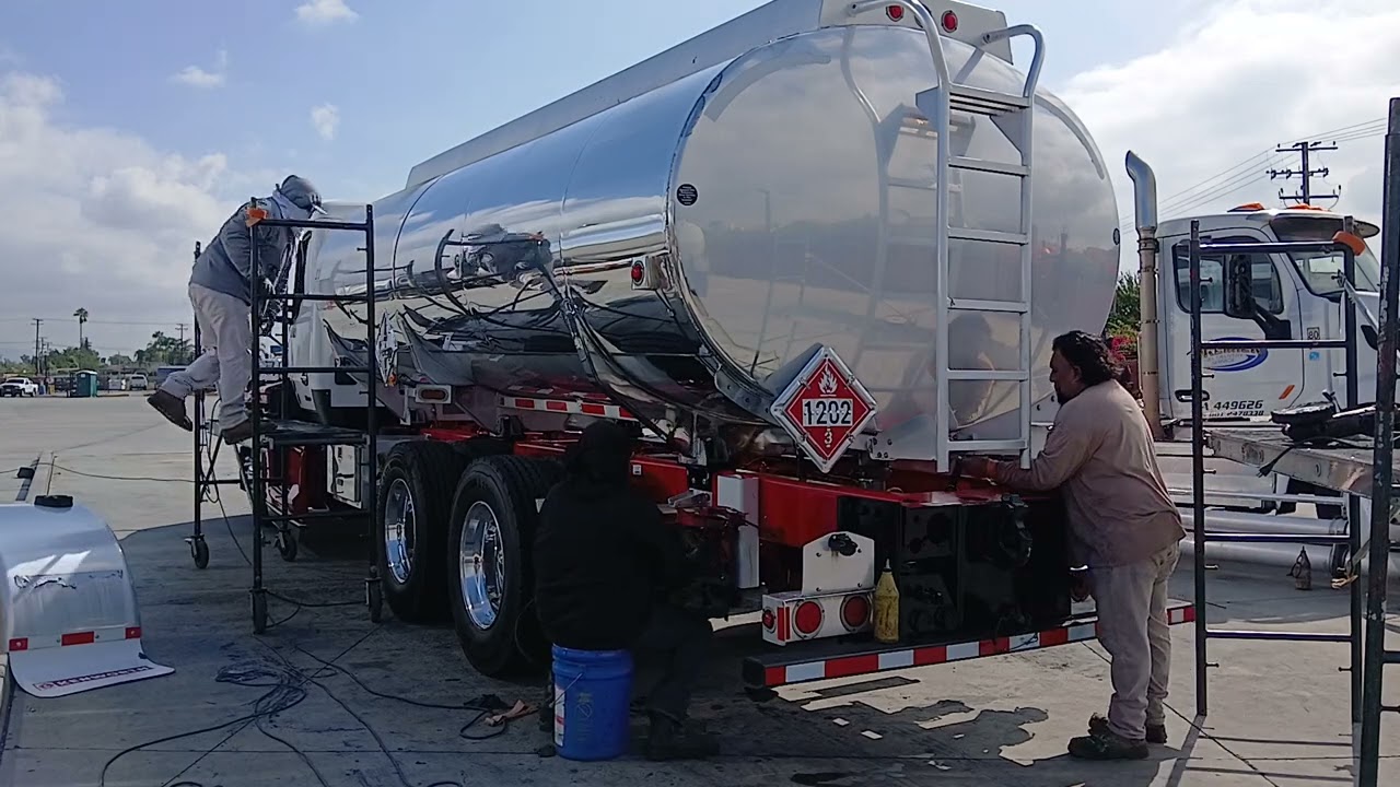 Seguimos. Con otro truck mirén  almister greñas🤣