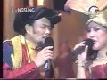 Capture de la vidéo [Full] Konser Rhoma Irama 2002: "26 Tahun Kembalinya Ratu Dan Raja Dangdut"