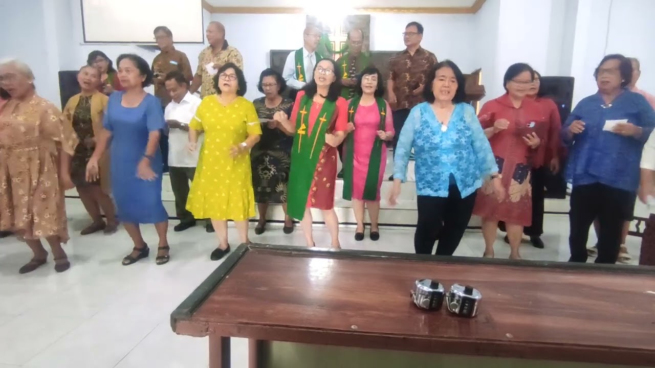 ANA APA KOK ORA MENYANG GREJA.Pujian Adiyuswo(Lagu Mus Mulyadi/Lirik Kak Stola)GKJW Wates20725