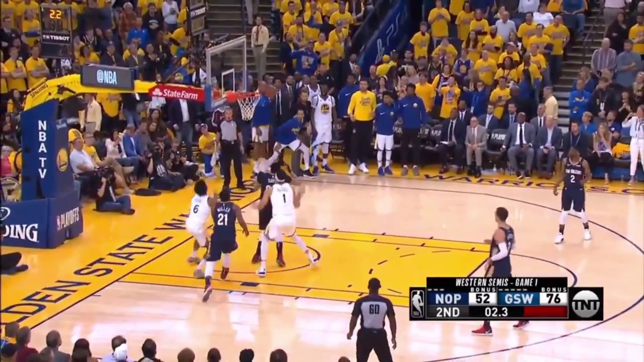 Darius Miller Hits Full Court Heave at Half-time Buzzer