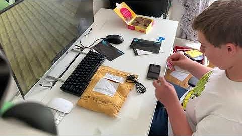 Unboxing an iPod Touch 1st Gen on 3.1.3