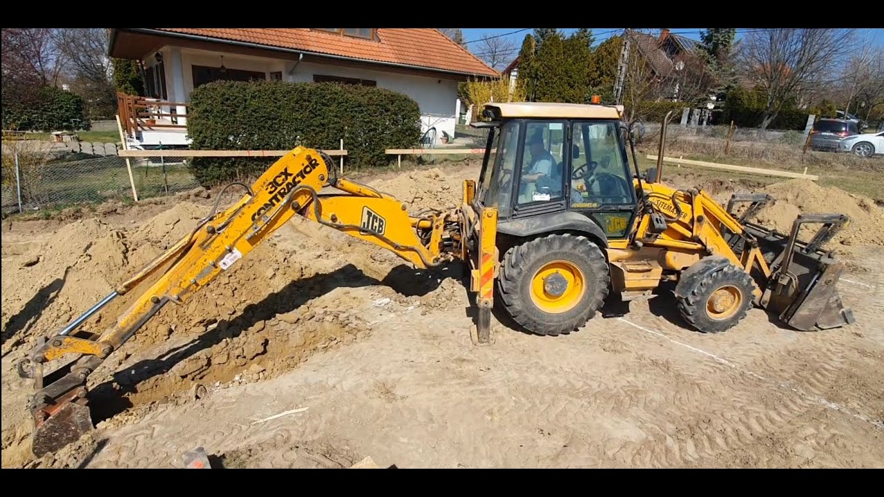 Épül a házunk 1. rész. Betonacélt köttöttünk, felrajzoltuk a földre a házat és hívtunk egy markolót