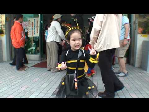 A Halloween Bee- Shaunna Wu