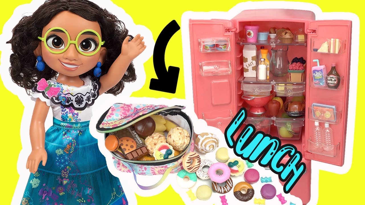 ⁣Disney Encanto Mirabel Doll Packs Lunch for School with Isabela
