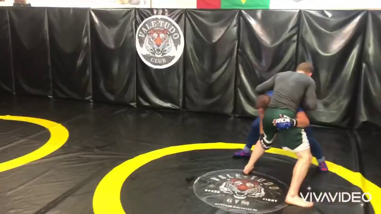 Перевод в партер/ заход за спину из стойки для ММА/ как забрать спину и ...