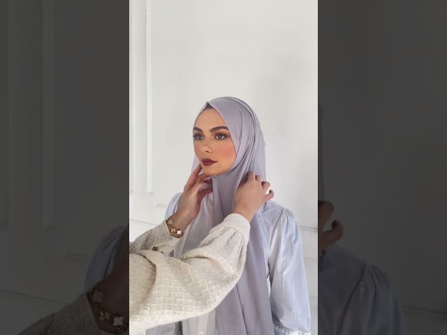 How to style a hijab for a special occasion class=