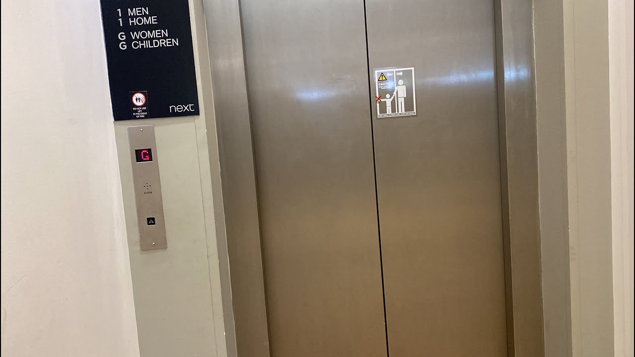 Very Nice Oakland V-Range Lift at Next in Westwood Cross Shopping Centre, Broadstairs