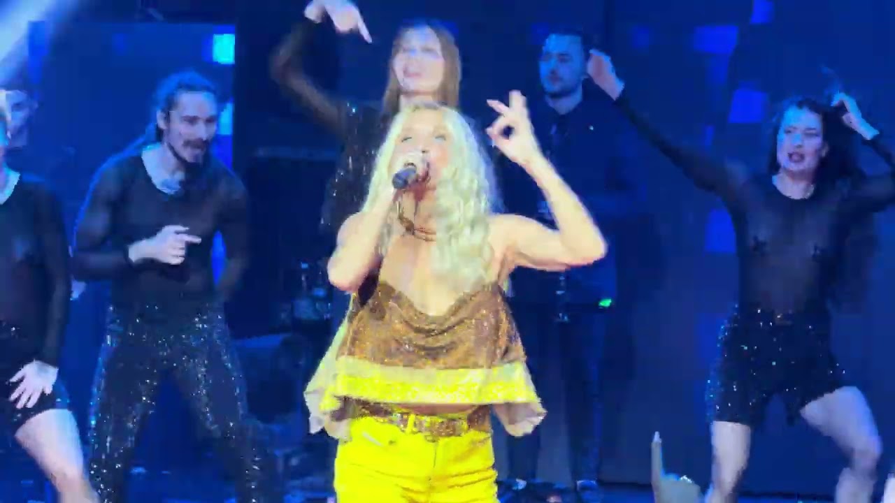 Πάολα ‘’Σπάει η φωνή μου σίδερα’’ Πύλη Αξιού live 2025 By_Farouk! 