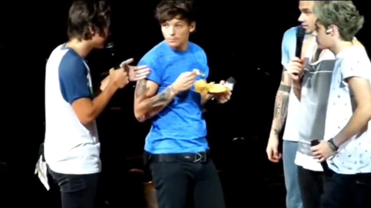 *here cutie have nacho* (or Louis sharing his nachos with Harry)