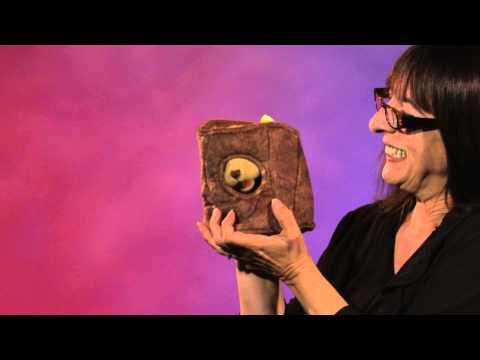 Folkmanis® Bear in Tree Stump Puppet Demo