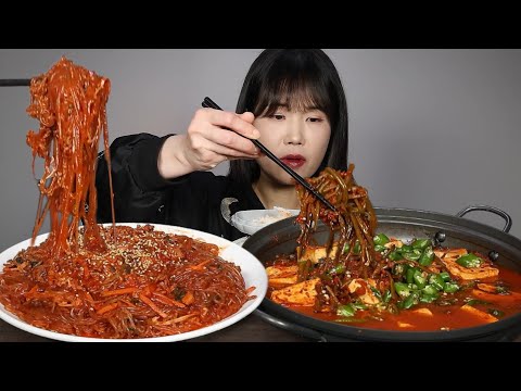 매운먹방♡ 고구마줄기김치로 김치찌개 끓여 왔어요~☺️ 매운 <strong>잡채</strong>, 고구마줄기김치, 매운, 김치, <strong>잡채</strong>, 먹방. mukbang, spicy, kimchi, noodles, ASMR.