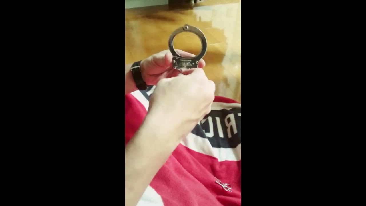 How to unlock the handcuffs(Using a hairpin) YouTube