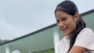 Esto es lo que pasa cuando vamos a la piscina con mi tía 