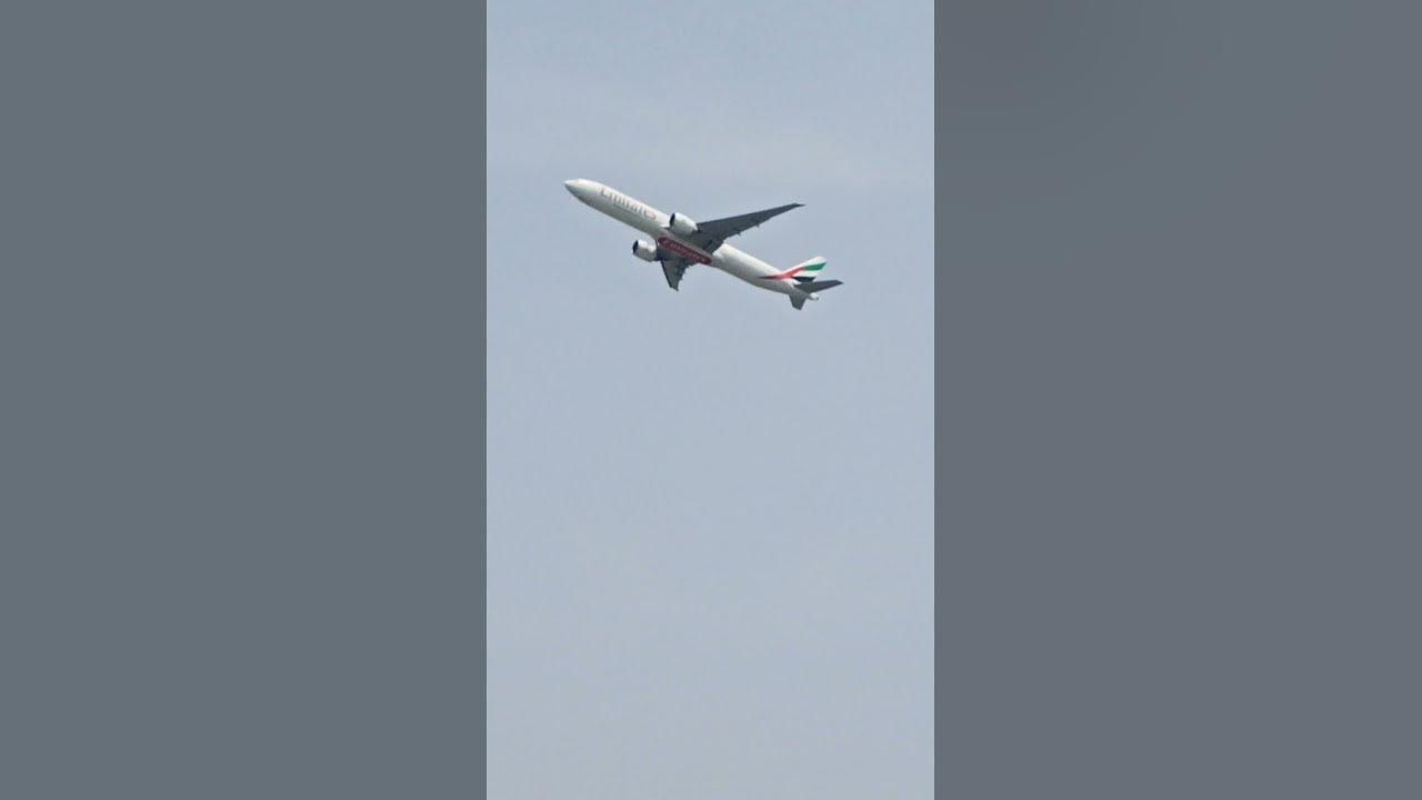 emirates-flight-take-off-beoing-747-viral-shorts-youtube