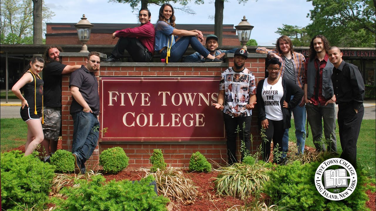 Five town. Five Towns. Five Colleges. Five Colleges, Inc.. Obl 2: stories from Five Towns.