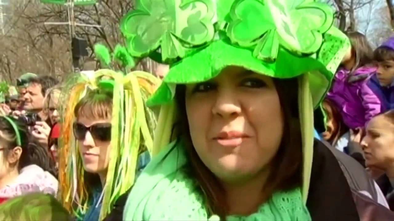 Saint Patrick's Day 2014 Chicago River turns green