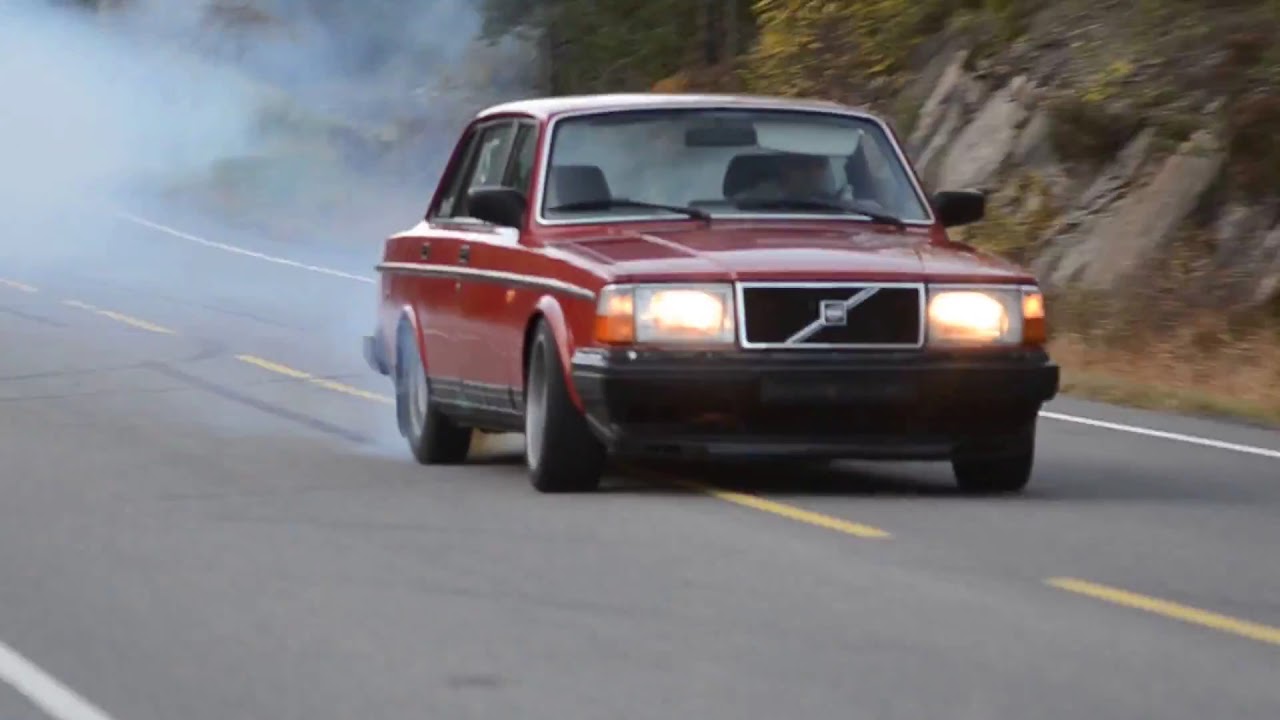 Volvo 240 16V Turbo Burnout