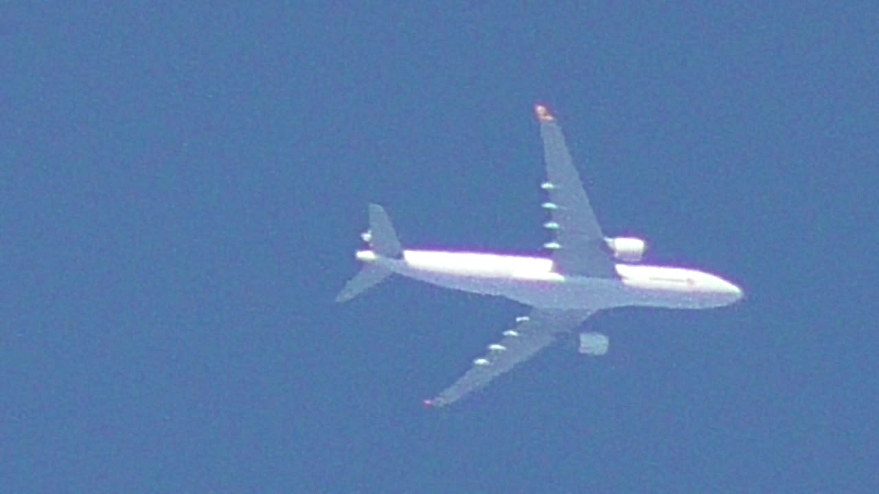 Filmed a plane with my panasonic camera YouTube