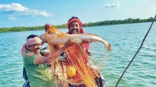 আজ আমরা প্রথমবার সুন্দরবন নদীতে, আট আঙ্গুল ফাসের কটের জাল দিয়ে, বড় লাঠি ভোলা মাছ ধরলাম!!!