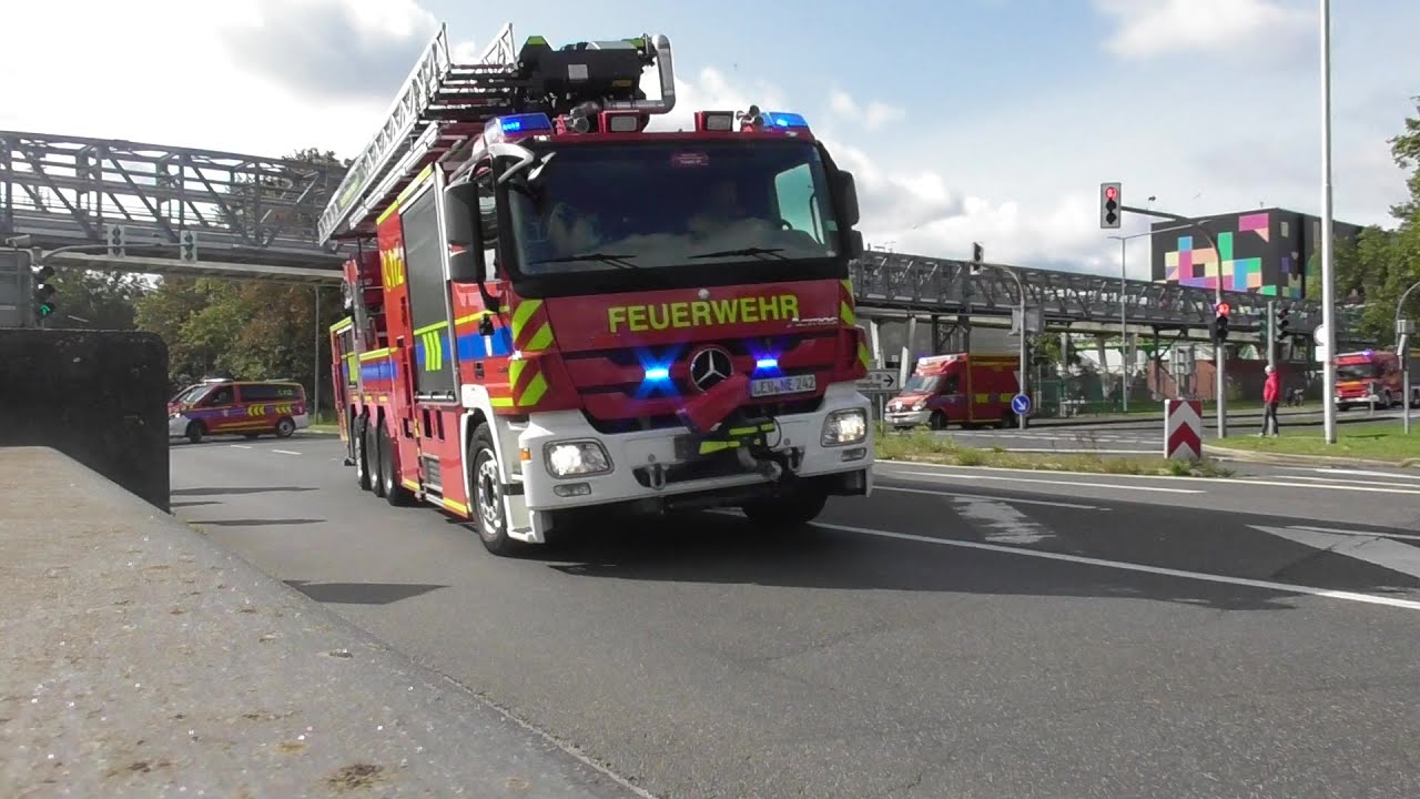 12 Einsatzfahrzeuge Werkfeuerwehr Chempark Dormagen
