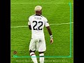 بقصة شعر على شكل علم قطر أندري يدلين لاعب المنتخب الأمريكى يشارك في البطولة بقميص يحمل رقم22 