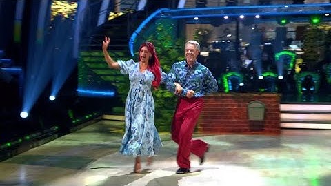 Neighbours Legend Stefan Dennis Brings Aussie Vibes to Strictly!