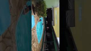 A Menina Que Não Sai A Água Da Piscina