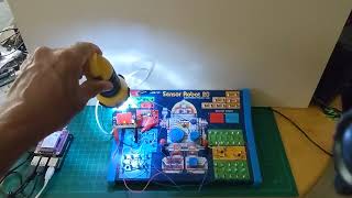 A Sensor Robot 20-micro:bit Brightness Alarm.