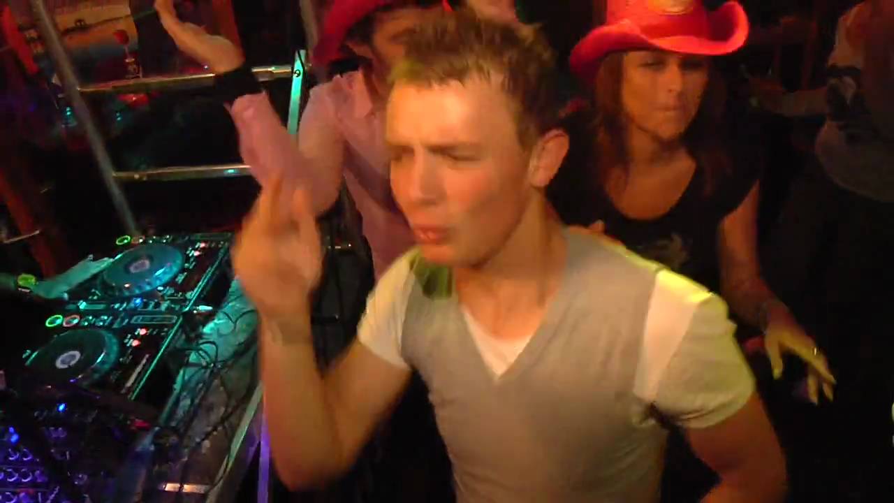 Dubsummer Cocktailclub @ NURGUS