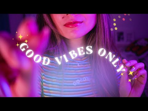 asmr tirando e cortando sua energia negativa em 5 minutos | plucking, sussurro inaudível & camadas