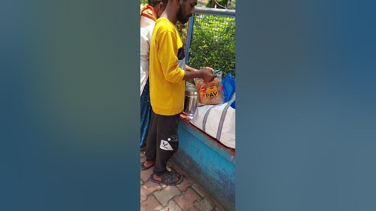 giving-food-for-homeless-and-council-them-to-start-working-living-a