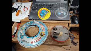 Inside a vintage / rare domed version, T 28 Saucer. Flywheel "friction" powered.
